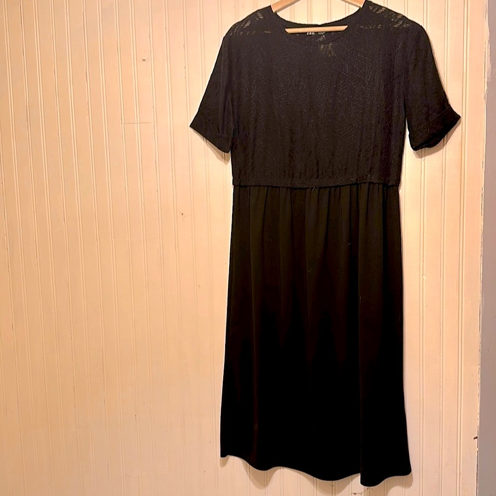 Zara Sz S NWT women’s Empire-waisted black dress with textured bodice detailing